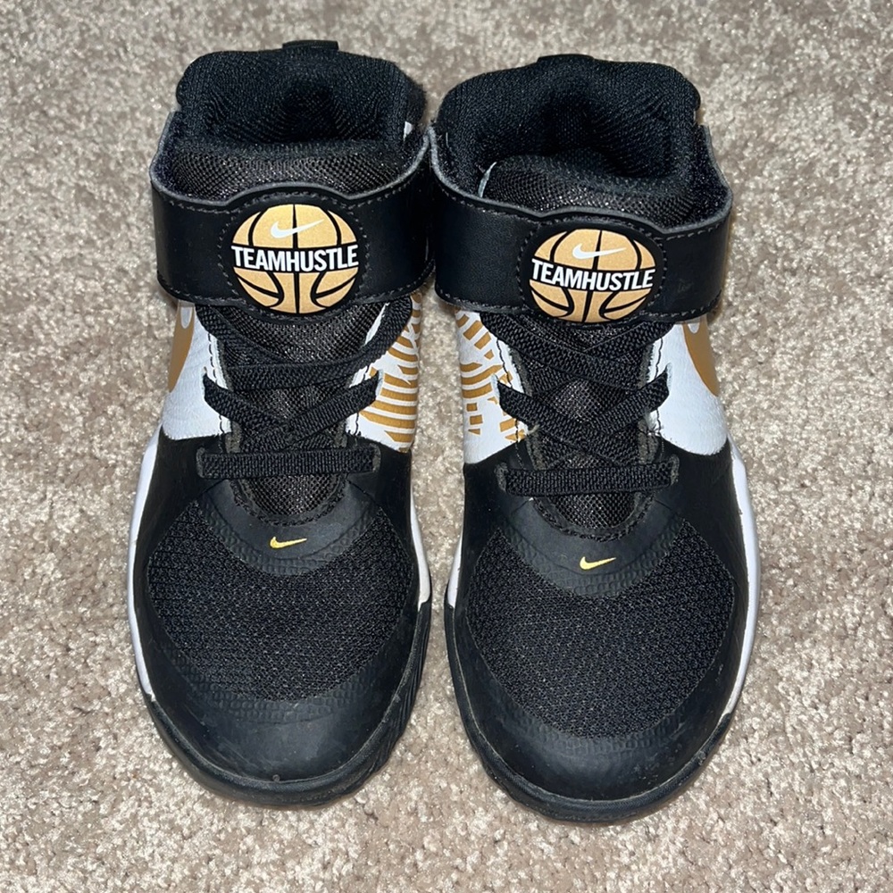 Nike Hustle Sneakers